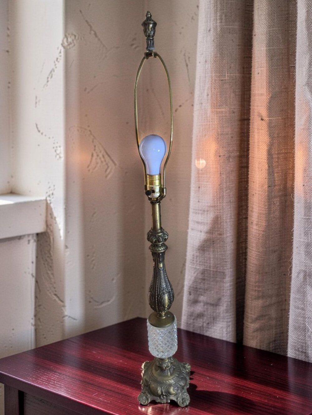 Vintage Cambridge Brass/Glass Scrollwork Base Banquet Table Lamp.